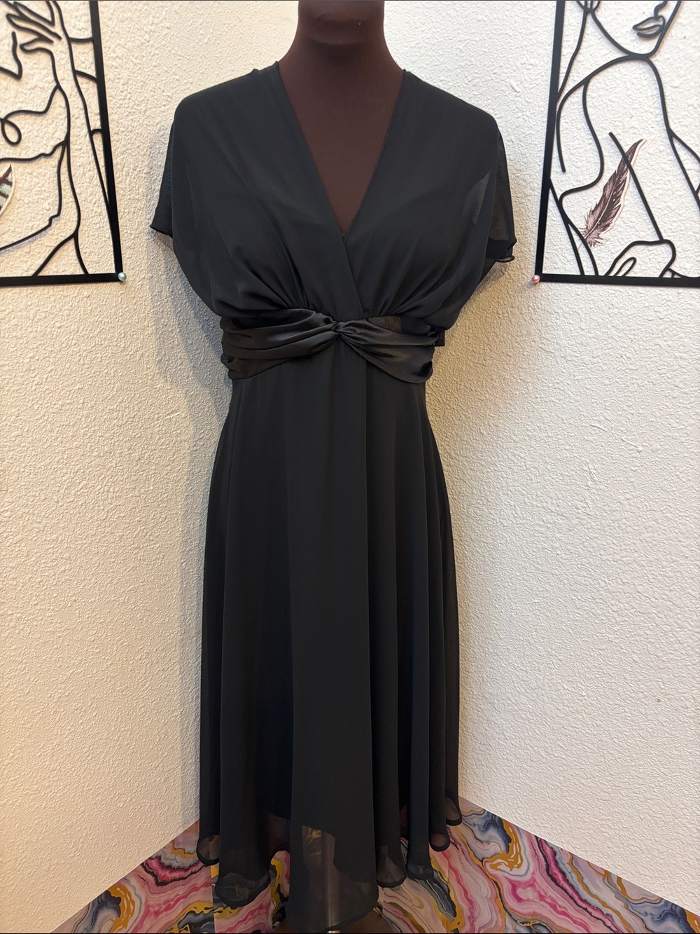 NWDT Connected black V-neck cocktail sleeveless midi dress. Size 10